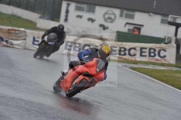 Mallory park Leicestershire;Mallory park photographs;Motorcycle action photographs;event digital images;eventdigitalimages;mallory park;no limits trackday;peter wileman photography;trackday;trackday digital images;trackday photos