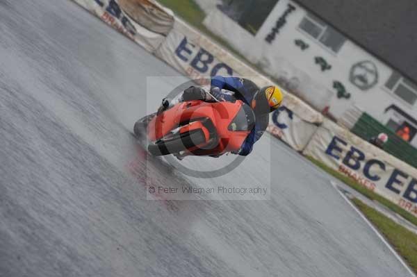 Mallory park Leicestershire;Mallory park photographs;Motorcycle action photographs;event digital images;eventdigitalimages;mallory park;no limits trackday;peter wileman photography;trackday;trackday digital images;trackday photos