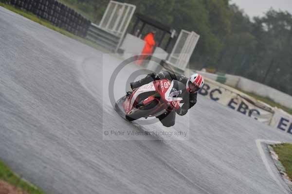 Mallory park Leicestershire;Mallory park photographs;Motorcycle action photographs;event digital images;eventdigitalimages;mallory park;no limits trackday;peter wileman photography;trackday;trackday digital images;trackday photos