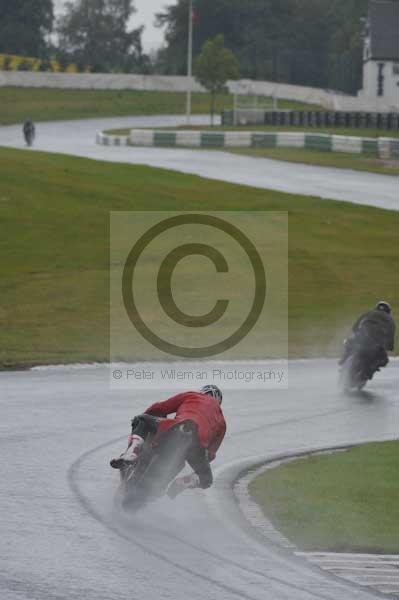 Mallory park Leicestershire;Mallory park photographs;Motorcycle action photographs;event digital images;eventdigitalimages;mallory park;no limits trackday;peter wileman photography;trackday;trackday digital images;trackday photos