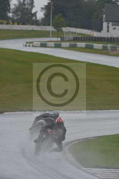 Mallory park Leicestershire;Mallory park photographs;Motorcycle action photographs;event digital images;eventdigitalimages;mallory park;no limits trackday;peter wileman photography;trackday;trackday digital images;trackday photos