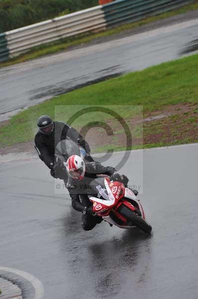 Mallory park Leicestershire;Mallory park photographs;Motorcycle action photographs;event digital images;eventdigitalimages;mallory park;no limits trackday;peter wileman photography;trackday;trackday digital images;trackday photos