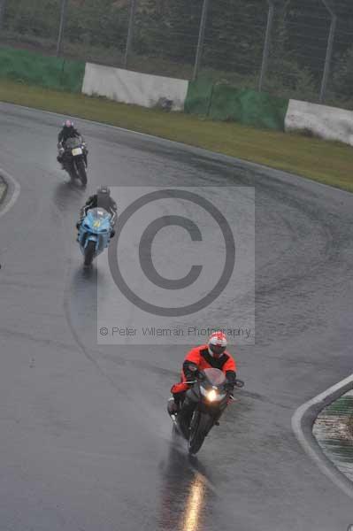 Mallory park Leicestershire;Mallory park photographs;Motorcycle action photographs;event digital images;eventdigitalimages;mallory park;no limits trackday;peter wileman photography;trackday;trackday digital images;trackday photos