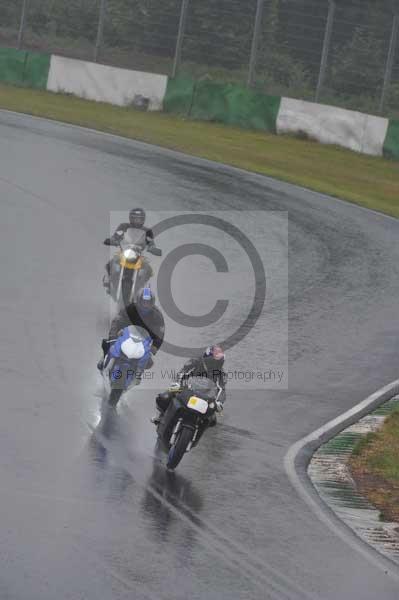 Mallory park Leicestershire;Mallory park photographs;Motorcycle action photographs;event digital images;eventdigitalimages;mallory park;no limits trackday;peter wileman photography;trackday;trackday digital images;trackday photos