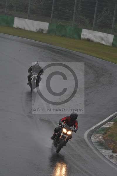 Mallory park Leicestershire;Mallory park photographs;Motorcycle action photographs;event digital images;eventdigitalimages;mallory park;no limits trackday;peter wileman photography;trackday;trackday digital images;trackday photos