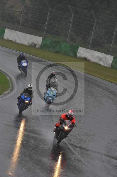 Mallory park Leicestershire;Mallory park photographs;Motorcycle action photographs;event digital images;eventdigitalimages;mallory park;no limits trackday;peter wileman photography;trackday;trackday digital images;trackday photos