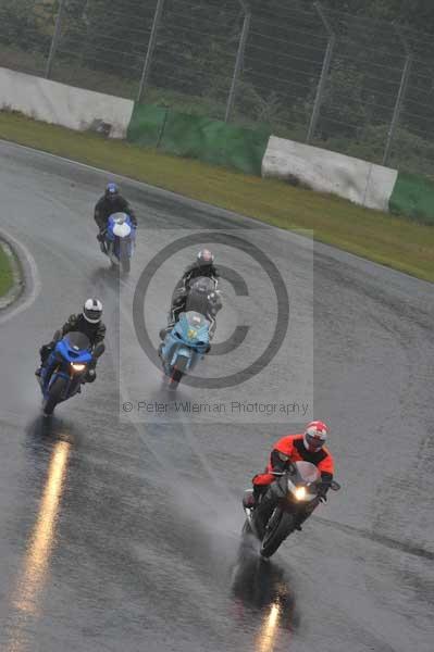 Mallory park Leicestershire;Mallory park photographs;Motorcycle action photographs;event digital images;eventdigitalimages;mallory park;no limits trackday;peter wileman photography;trackday;trackday digital images;trackday photos