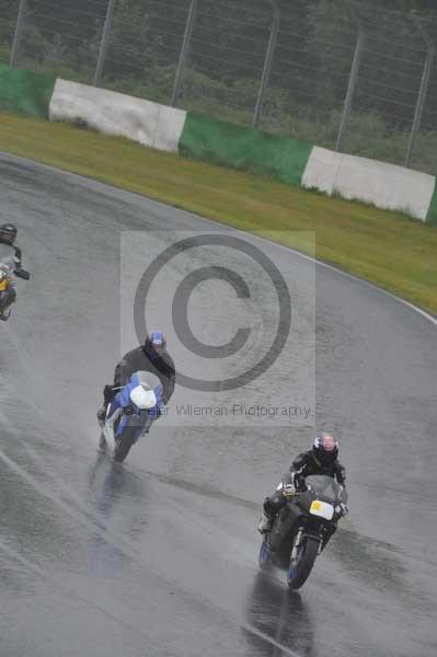 Mallory park Leicestershire;Mallory park photographs;Motorcycle action photographs;event digital images;eventdigitalimages;mallory park;no limits trackday;peter wileman photography;trackday;trackday digital images;trackday photos