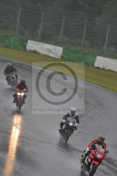 Mallory park Leicestershire;Mallory park photographs;Motorcycle action photographs;event digital images;eventdigitalimages;mallory park;no limits trackday;peter wileman photography;trackday;trackday digital images;trackday photos