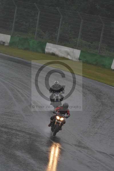 Mallory park Leicestershire;Mallory park photographs;Motorcycle action photographs;event digital images;eventdigitalimages;mallory park;no limits trackday;peter wileman photography;trackday;trackday digital images;trackday photos