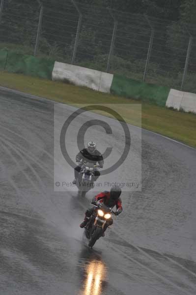 Mallory park Leicestershire;Mallory park photographs;Motorcycle action photographs;event digital images;eventdigitalimages;mallory park;no limits trackday;peter wileman photography;trackday;trackday digital images;trackday photos