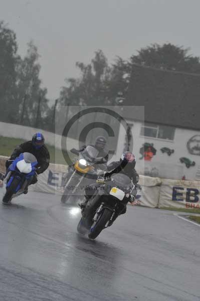 Mallory park Leicestershire;Mallory park photographs;Motorcycle action photographs;event digital images;eventdigitalimages;mallory park;no limits trackday;peter wileman photography;trackday;trackday digital images;trackday photos