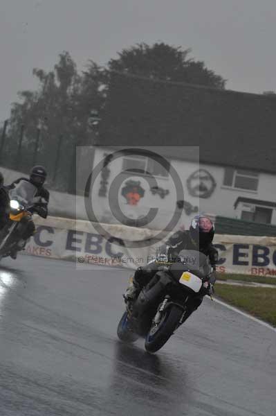 Mallory park Leicestershire;Mallory park photographs;Motorcycle action photographs;event digital images;eventdigitalimages;mallory park;no limits trackday;peter wileman photography;trackday;trackday digital images;trackday photos