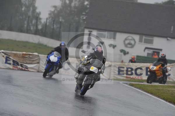 Mallory park Leicestershire;Mallory park photographs;Motorcycle action photographs;event digital images;eventdigitalimages;mallory park;no limits trackday;peter wileman photography;trackday;trackday digital images;trackday photos