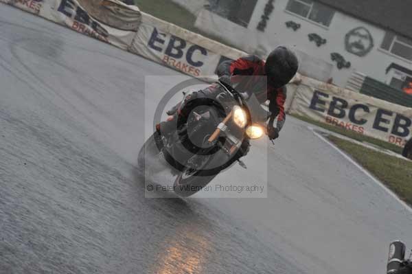 Mallory park Leicestershire;Mallory park photographs;Motorcycle action photographs;event digital images;eventdigitalimages;mallory park;no limits trackday;peter wileman photography;trackday;trackday digital images;trackday photos