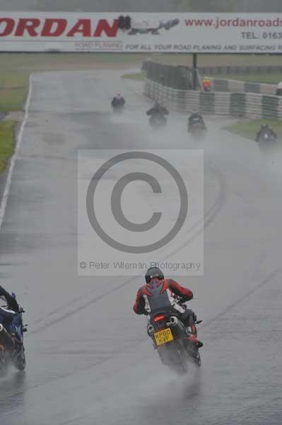 Mallory park Leicestershire;Mallory park photographs;Motorcycle action photographs;event digital images;eventdigitalimages;mallory park;no limits trackday;peter wileman photography;trackday;trackday digital images;trackday photos