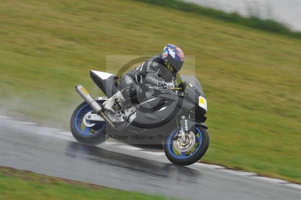 Mallory park Leicestershire;Mallory park photographs;Motorcycle action photographs;event digital images;eventdigitalimages;mallory park;no limits trackday;peter wileman photography;trackday;trackday digital images;trackday photos