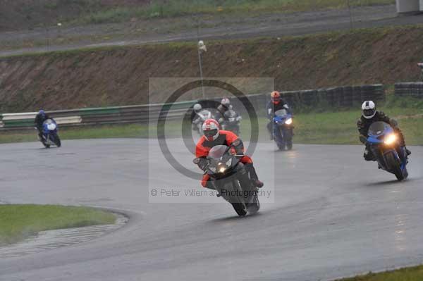 Mallory park Leicestershire;Mallory park photographs;Motorcycle action photographs;event digital images;eventdigitalimages;mallory park;no limits trackday;peter wileman photography;trackday;trackday digital images;trackday photos