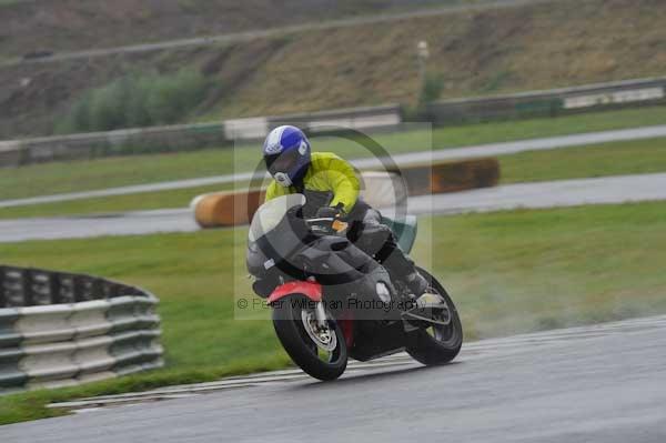 Mallory park Leicestershire;Mallory park photographs;Motorcycle action photographs;event digital images;eventdigitalimages;mallory park;no limits trackday;peter wileman photography;trackday;trackday digital images;trackday photos