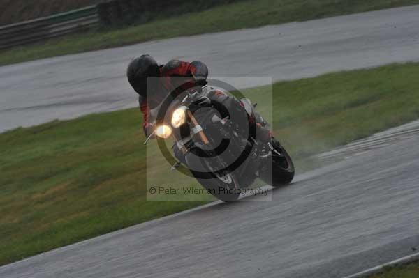 Mallory park Leicestershire;Mallory park photographs;Motorcycle action photographs;event digital images;eventdigitalimages;mallory park;no limits trackday;peter wileman photography;trackday;trackday digital images;trackday photos