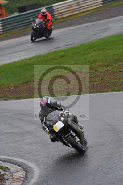 Mallory park Leicestershire;Mallory park photographs;Motorcycle action photographs;event digital images;eventdigitalimages;mallory park;no limits trackday;peter wileman photography;trackday;trackday digital images;trackday photos