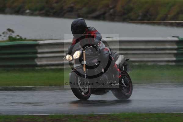 Mallory park Leicestershire;Mallory park photographs;Motorcycle action photographs;event digital images;eventdigitalimages;mallory park;no limits trackday;peter wileman photography;trackday;trackday digital images;trackday photos