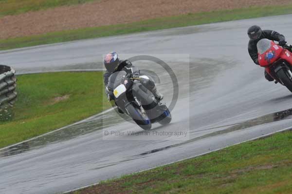 Mallory park Leicestershire;Mallory park photographs;Motorcycle action photographs;event digital images;eventdigitalimages;mallory park;no limits trackday;peter wileman photography;trackday;trackday digital images;trackday photos