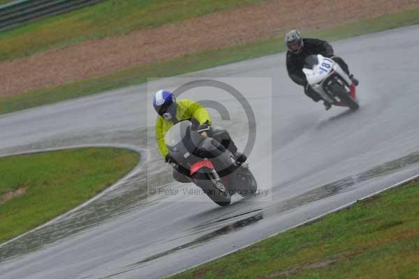 Mallory park Leicestershire;Mallory park photographs;Motorcycle action photographs;event digital images;eventdigitalimages;mallory park;no limits trackday;peter wileman photography;trackday;trackday digital images;trackday photos