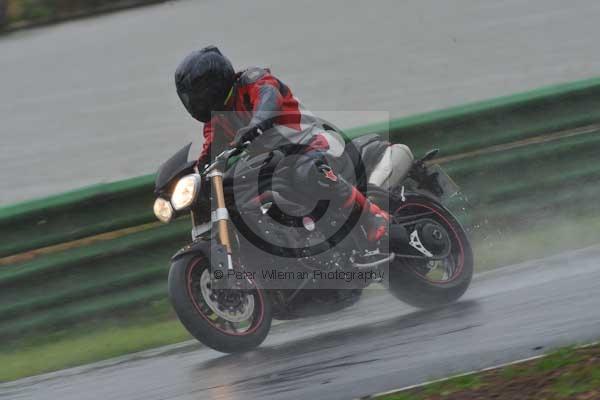 Mallory park Leicestershire;Mallory park photographs;Motorcycle action photographs;event digital images;eventdigitalimages;mallory park;no limits trackday;peter wileman photography;trackday;trackday digital images;trackday photos