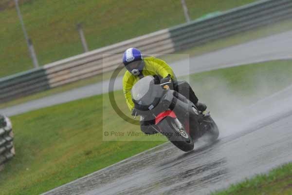 Mallory park Leicestershire;Mallory park photographs;Motorcycle action photographs;event digital images;eventdigitalimages;mallory park;no limits trackday;peter wileman photography;trackday;trackday digital images;trackday photos