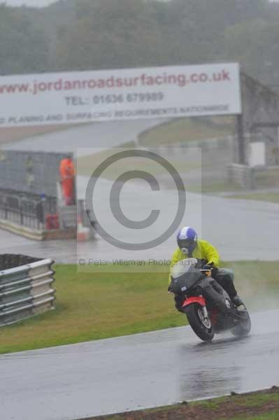 Mallory park Leicestershire;Mallory park photographs;Motorcycle action photographs;event digital images;eventdigitalimages;mallory park;no limits trackday;peter wileman photography;trackday;trackday digital images;trackday photos