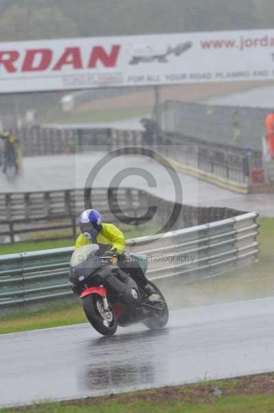 Mallory park Leicestershire;Mallory park photographs;Motorcycle action photographs;event digital images;eventdigitalimages;mallory park;no limits trackday;peter wileman photography;trackday;trackday digital images;trackday photos