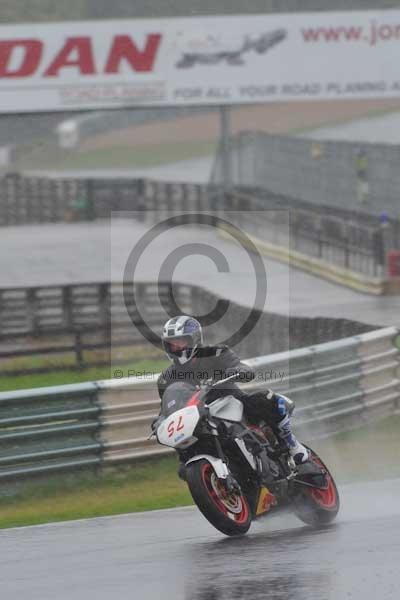 Mallory park Leicestershire;Mallory park photographs;Motorcycle action photographs;event digital images;eventdigitalimages;mallory park;no limits trackday;peter wileman photography;trackday;trackday digital images;trackday photos