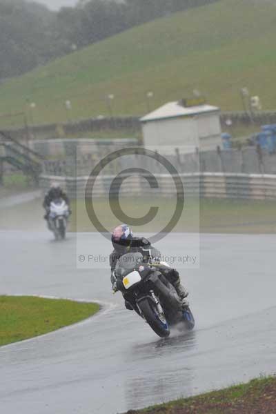 Mallory park Leicestershire;Mallory park photographs;Motorcycle action photographs;event digital images;eventdigitalimages;mallory park;no limits trackday;peter wileman photography;trackday;trackday digital images;trackday photos