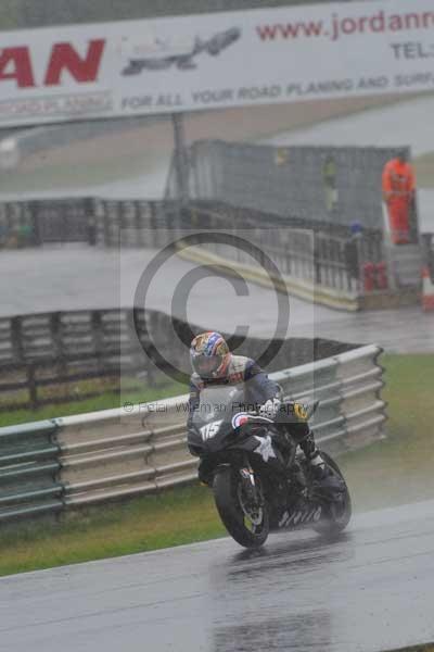 Mallory park Leicestershire;Mallory park photographs;Motorcycle action photographs;event digital images;eventdigitalimages;mallory park;no limits trackday;peter wileman photography;trackday;trackday digital images;trackday photos