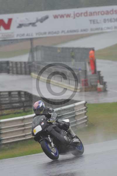 Mallory park Leicestershire;Mallory park photographs;Motorcycle action photographs;event digital images;eventdigitalimages;mallory park;no limits trackday;peter wileman photography;trackday;trackday digital images;trackday photos