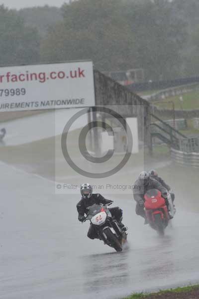 Mallory park Leicestershire;Mallory park photographs;Motorcycle action photographs;event digital images;eventdigitalimages;mallory park;no limits trackday;peter wileman photography;trackday;trackday digital images;trackday photos