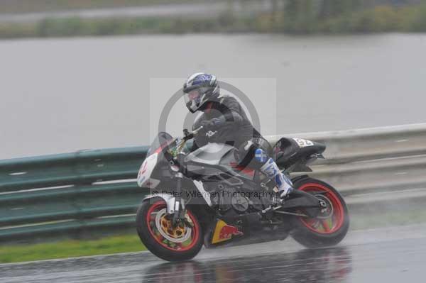 Mallory park Leicestershire;Mallory park photographs;Motorcycle action photographs;event digital images;eventdigitalimages;mallory park;no limits trackday;peter wileman photography;trackday;trackday digital images;trackday photos