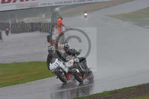 Mallory park Leicestershire;Mallory park photographs;Motorcycle action photographs;event digital images;eventdigitalimages;mallory park;no limits trackday;peter wileman photography;trackday;trackday digital images;trackday photos