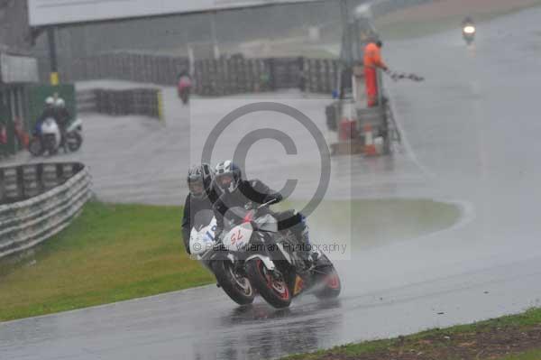 Mallory park Leicestershire;Mallory park photographs;Motorcycle action photographs;event digital images;eventdigitalimages;mallory park;no limits trackday;peter wileman photography;trackday;trackday digital images;trackday photos