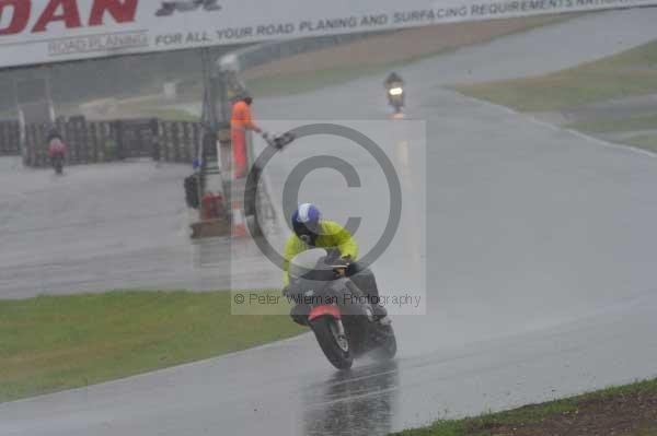 Mallory park Leicestershire;Mallory park photographs;Motorcycle action photographs;event digital images;eventdigitalimages;mallory park;no limits trackday;peter wileman photography;trackday;trackday digital images;trackday photos