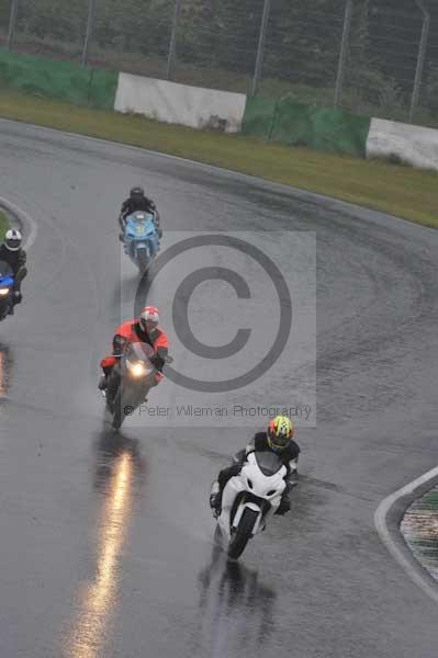 Mallory park Leicestershire;Mallory park photographs;Motorcycle action photographs;event digital images;eventdigitalimages;mallory park;no limits trackday;peter wileman photography;trackday;trackday digital images;trackday photos