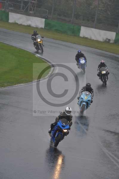 Mallory park Leicestershire;Mallory park photographs;Motorcycle action photographs;event digital images;eventdigitalimages;mallory park;no limits trackday;peter wileman photography;trackday;trackday digital images;trackday photos