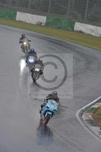 Mallory park Leicestershire;Mallory park photographs;Motorcycle action photographs;event digital images;eventdigitalimages;mallory park;no limits trackday;peter wileman photography;trackday;trackday digital images;trackday photos