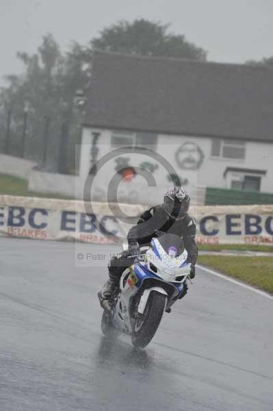 Mallory park Leicestershire;Mallory park photographs;Motorcycle action photographs;event digital images;eventdigitalimages;mallory park;no limits trackday;peter wileman photography;trackday;trackday digital images;trackday photos