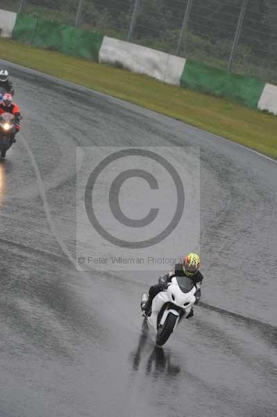 Mallory park Leicestershire;Mallory park photographs;Motorcycle action photographs;event digital images;eventdigitalimages;mallory park;no limits trackday;peter wileman photography;trackday;trackday digital images;trackday photos