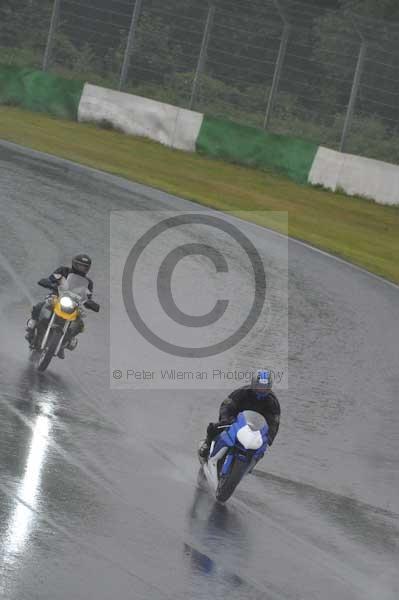 Mallory park Leicestershire;Mallory park photographs;Motorcycle action photographs;event digital images;eventdigitalimages;mallory park;no limits trackday;peter wileman photography;trackday;trackday digital images;trackday photos