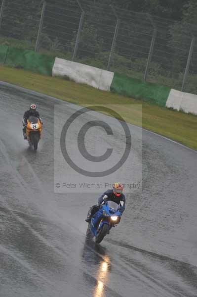 Mallory park Leicestershire;Mallory park photographs;Motorcycle action photographs;event digital images;eventdigitalimages;mallory park;no limits trackday;peter wileman photography;trackday;trackday digital images;trackday photos