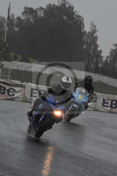 Mallory park Leicestershire;Mallory park photographs;Motorcycle action photographs;event digital images;eventdigitalimages;mallory park;no limits trackday;peter wileman photography;trackday;trackday digital images;trackday photos