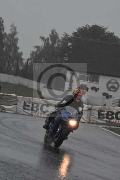 Mallory park Leicestershire;Mallory park photographs;Motorcycle action photographs;event digital images;eventdigitalimages;mallory park;no limits trackday;peter wileman photography;trackday;trackday digital images;trackday photos